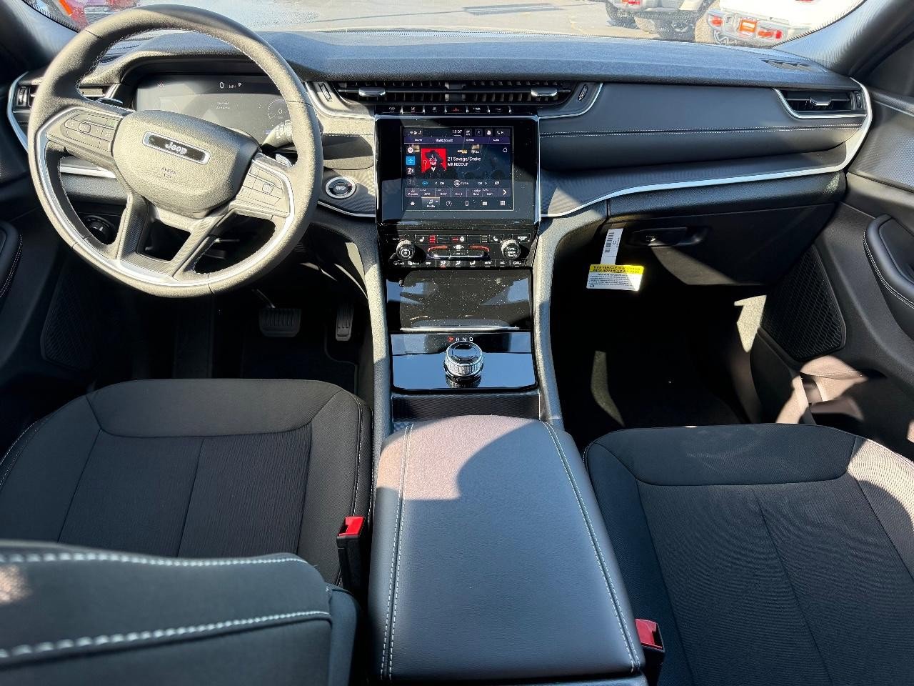 New 2025 Jeep Grand Cherokee Laredo X w/ Luxury Tech Group I image 12