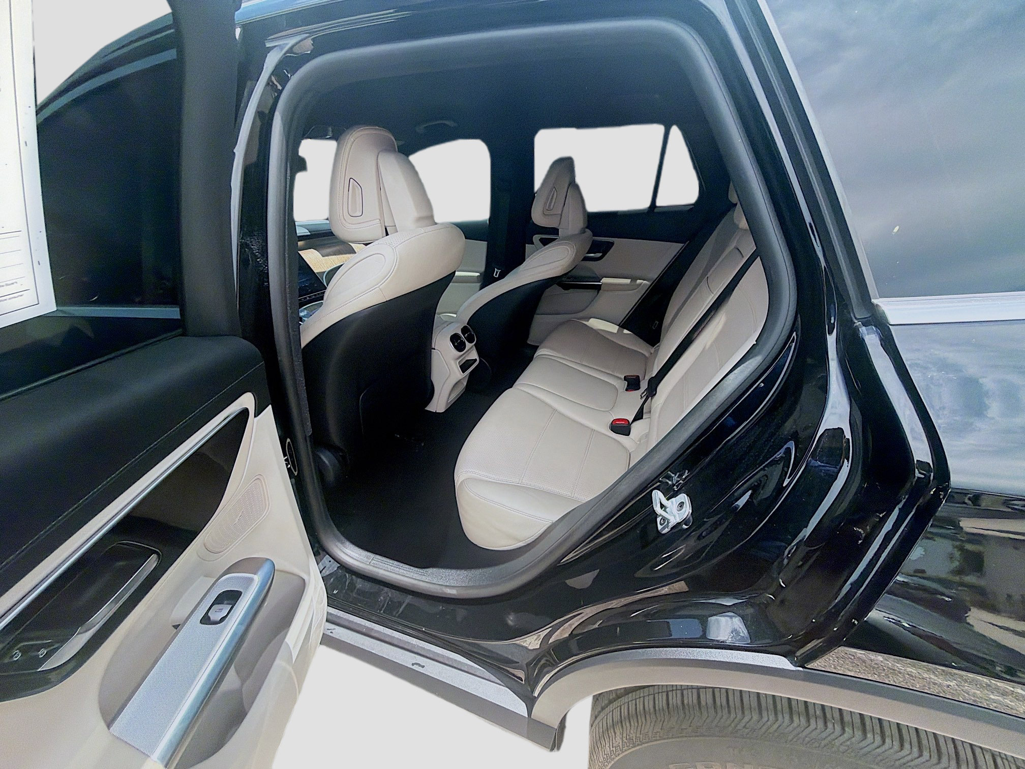 Used 2024 Mercedes-Benz GLC 300 image 23