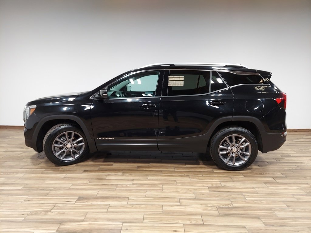Used 2024 GMC Terrain SLT image 18