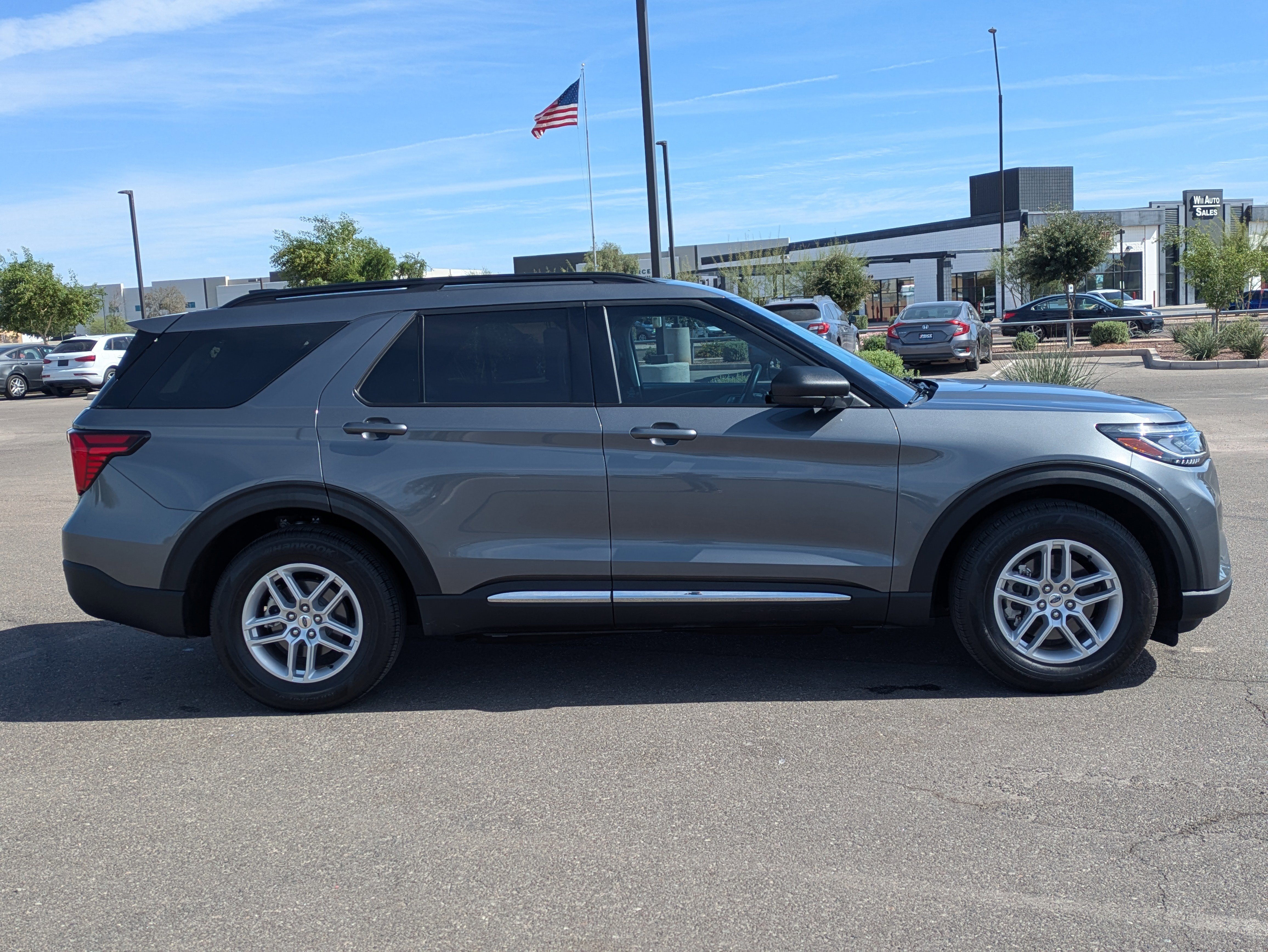 Used 2025 Ford Explorer Active w/ Active Comfort Package RWD image 6