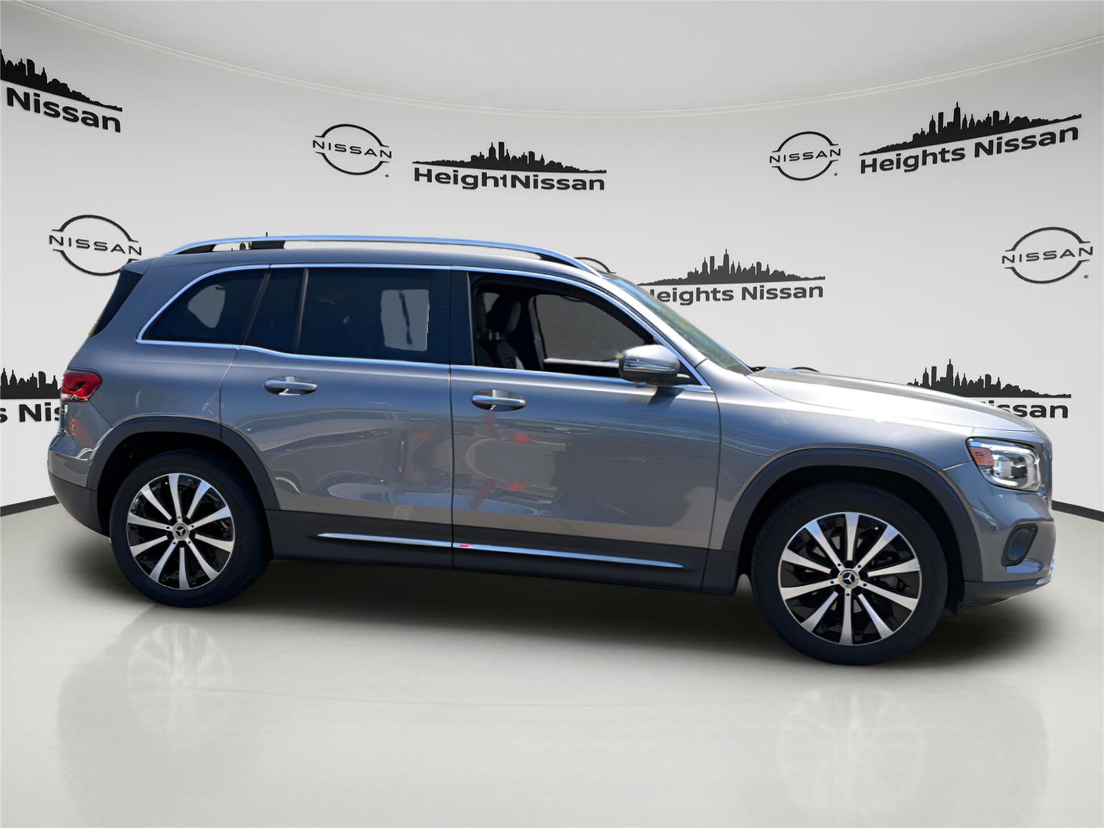 Used 2023 Mercedes-Benz GLB 250 4MATIC w/ Premium Package image 6
