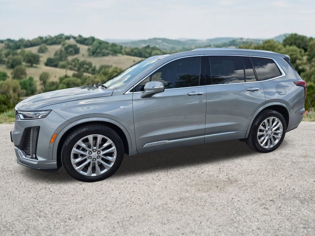 Used 2023 Cadillac XT6 Premium Luxury w/ Technology Package FWD image 4