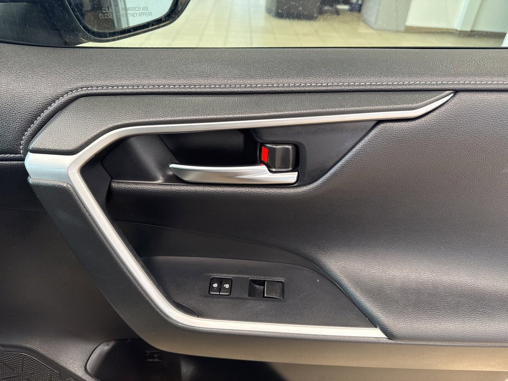 Used 2020 Toyota RAV4 Limited image 20