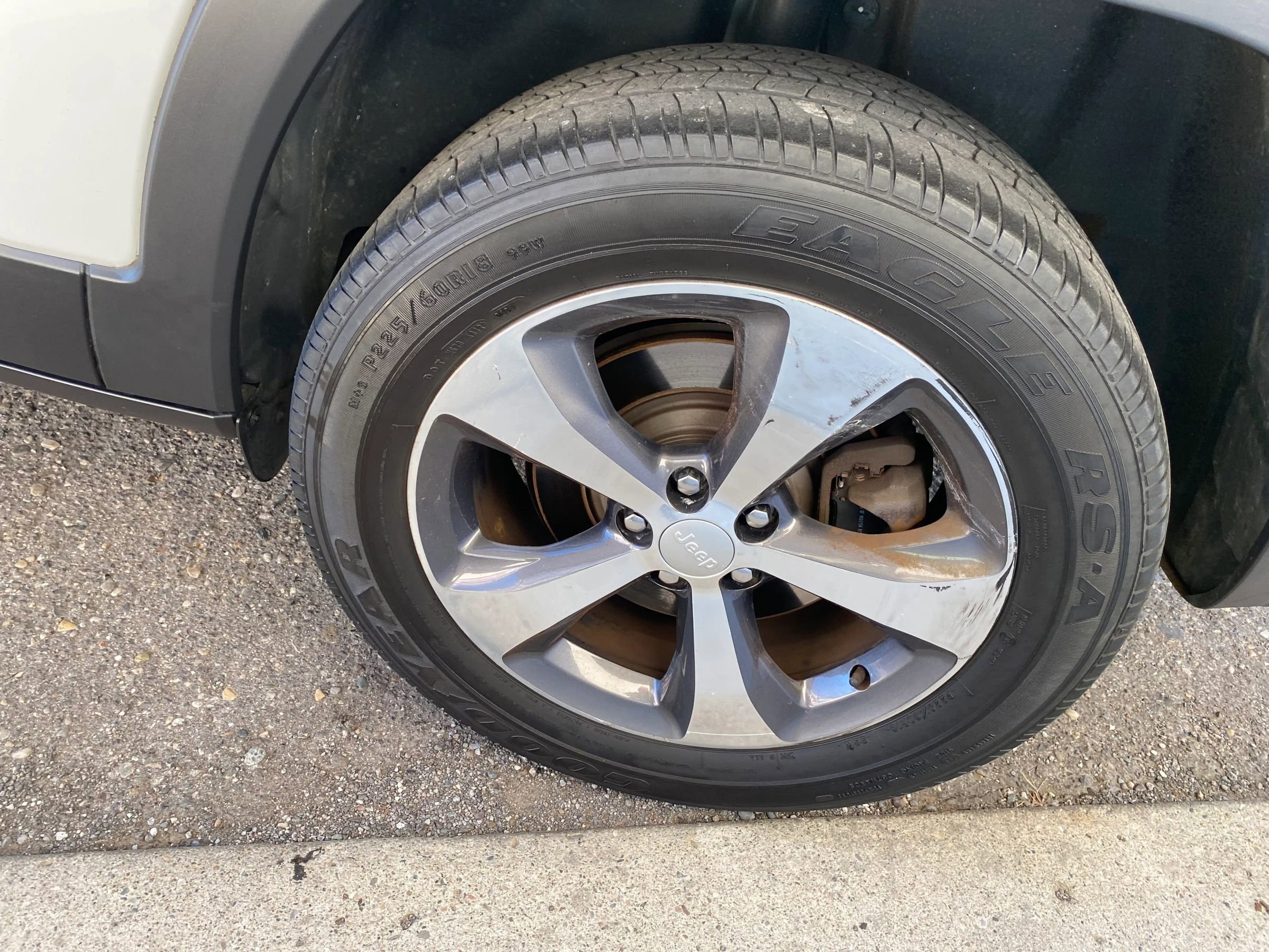 Used 2019 Jeep Cherokee Limited image 28