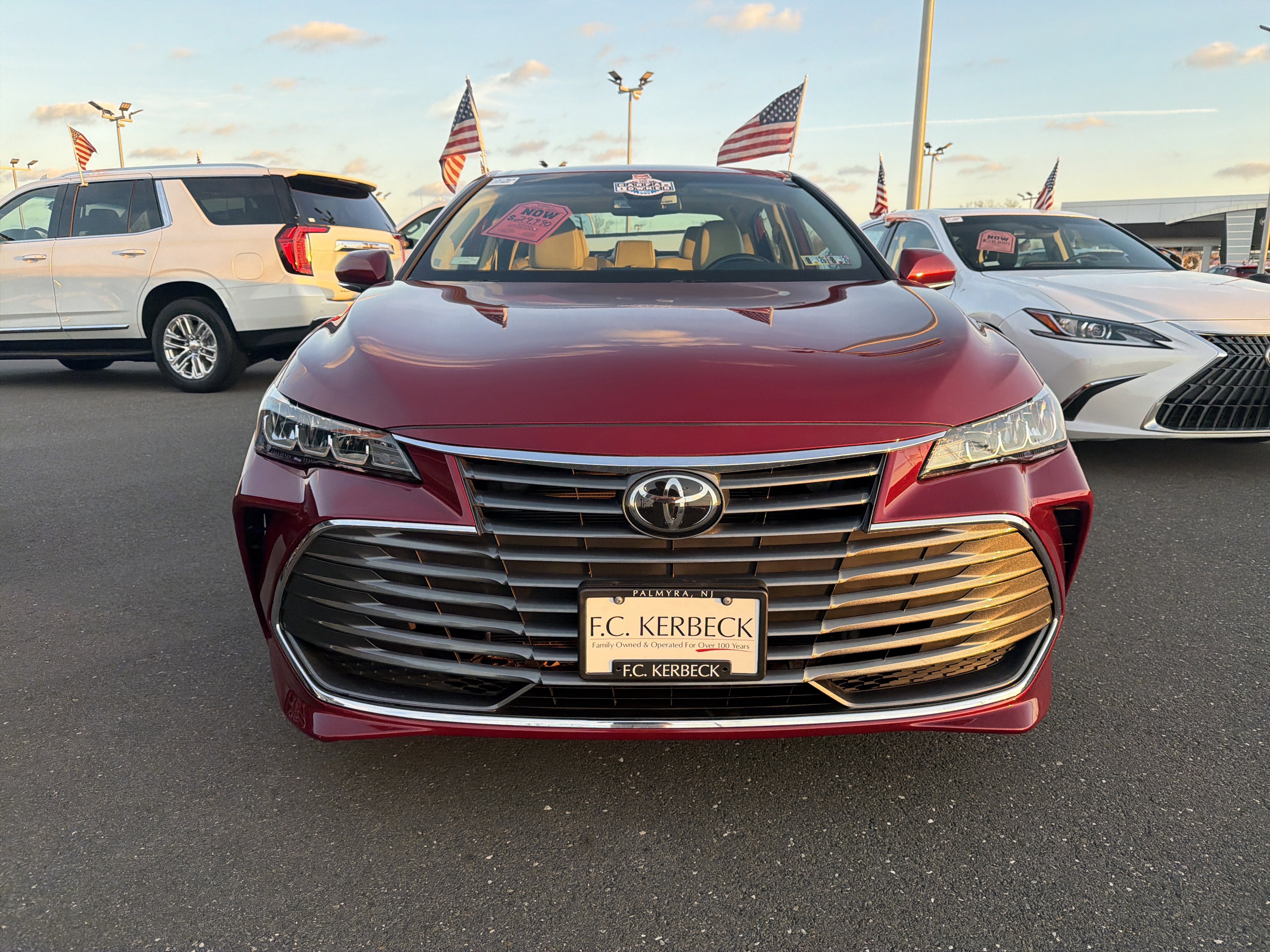 Used 2020 Toyota Avalon XLE image 2