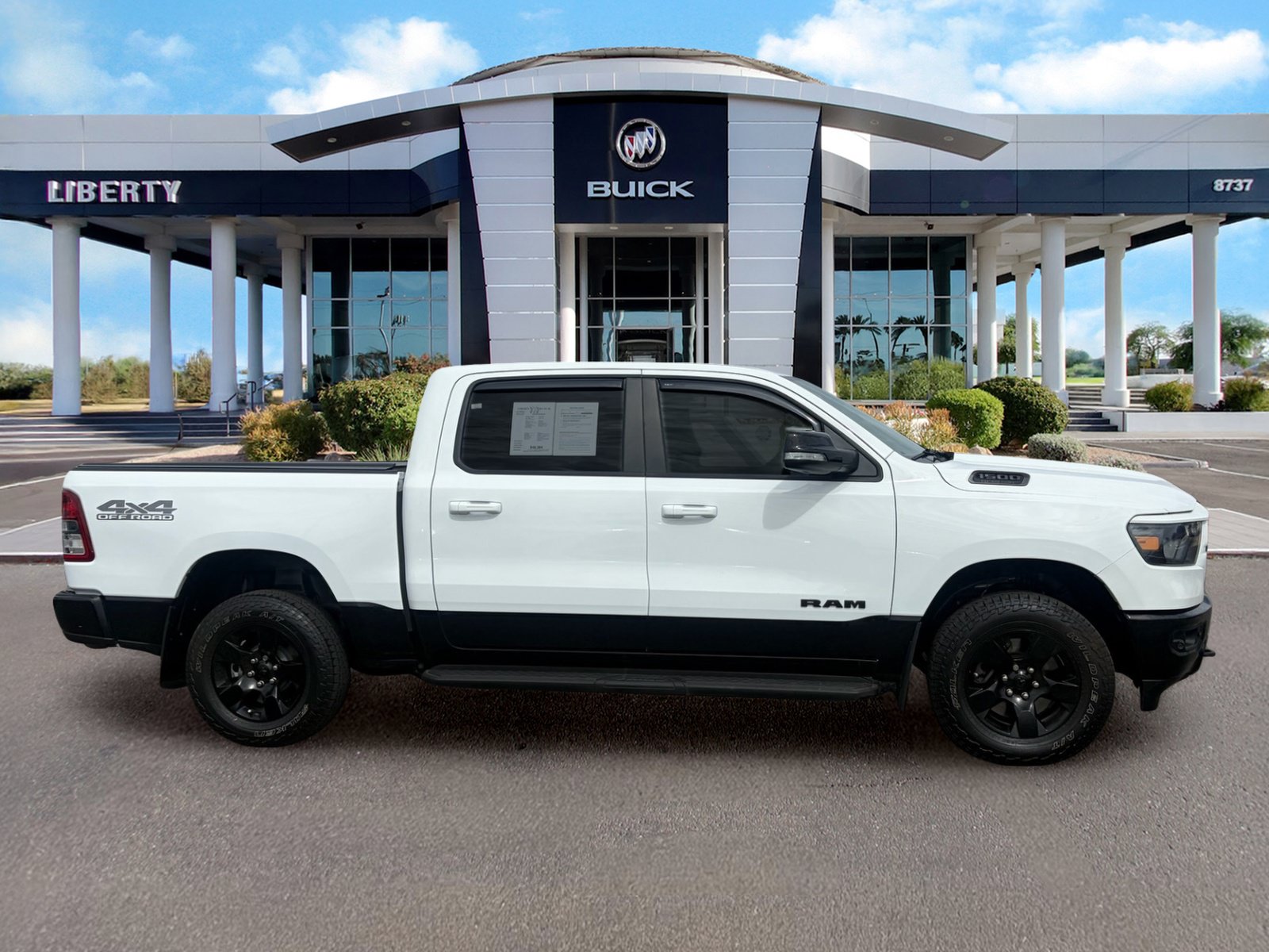 Used 2022 RAM 1500 Big Horn AWD/4WD image 3