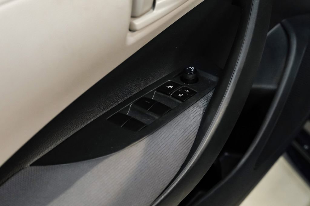 Used 2022 Toyota Corolla LE FWD image 38