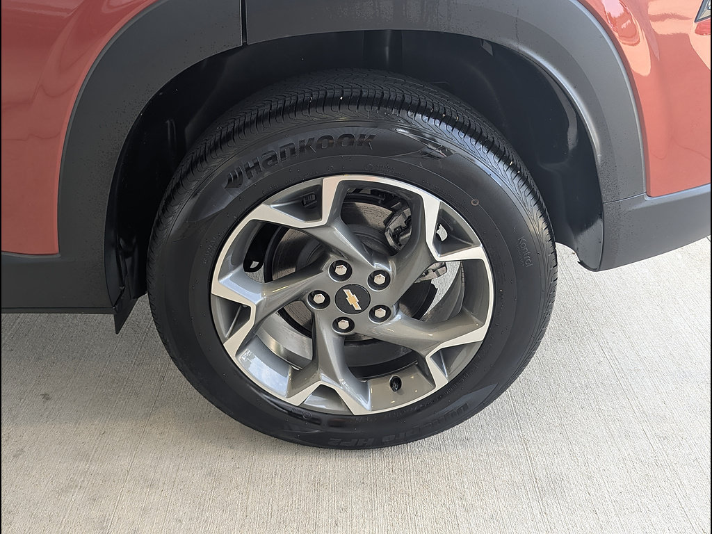 Used 2024 Chevrolet Trax LT w/ Driver Confidence Package FWD image 13