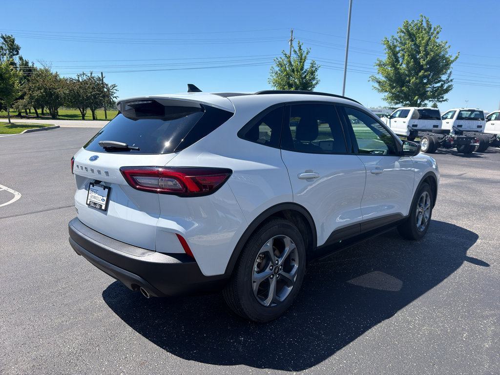 Used 2025 Ford Escape ST-Line FWD image 6