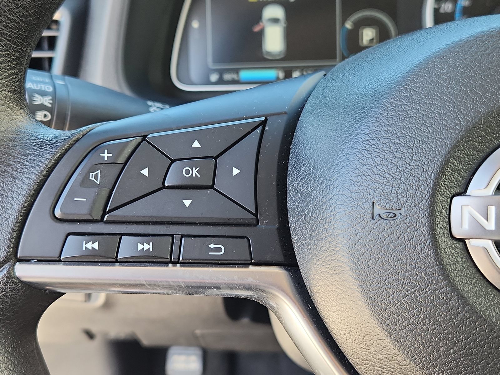 Used 2025 Nissan Leaf S FWD image 18