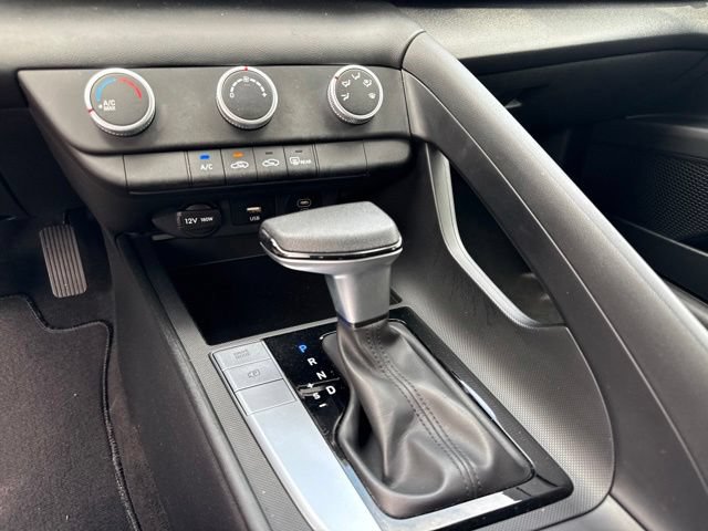 Used 2025 Hyundai Elantra SE FWD image 6
