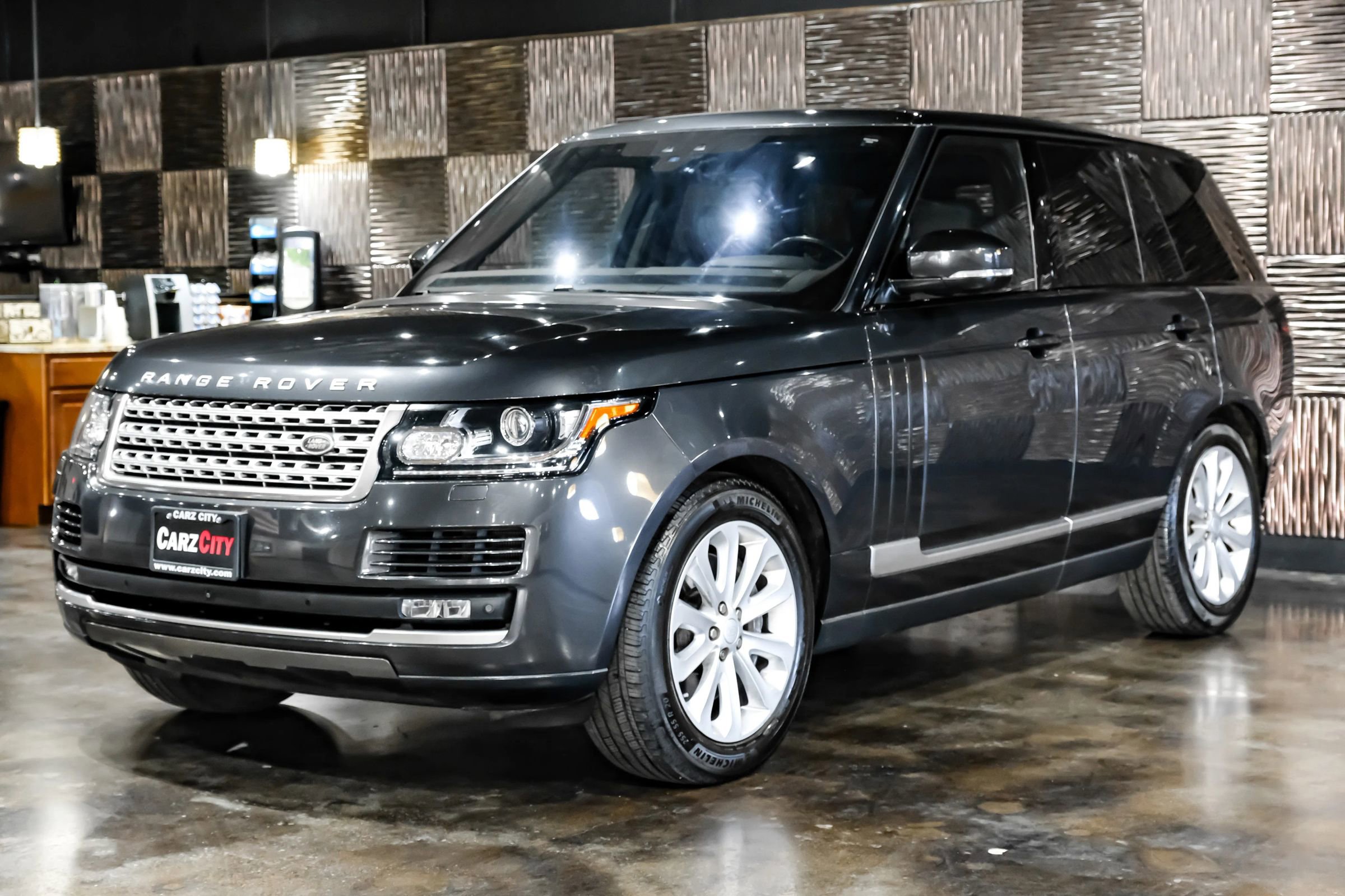 Used 2017 Land Rover Range Rover HSE image 9