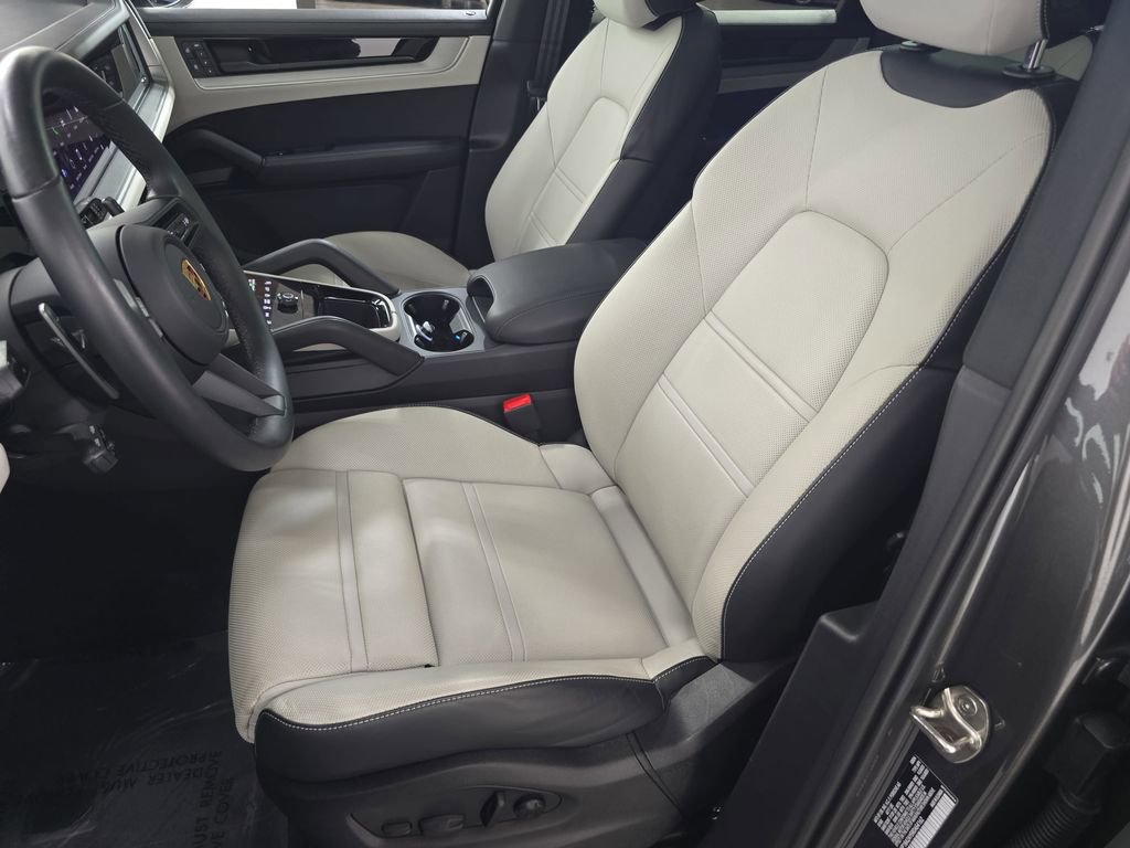 Certified 2024 Porsche Cayenne Coupe image 5