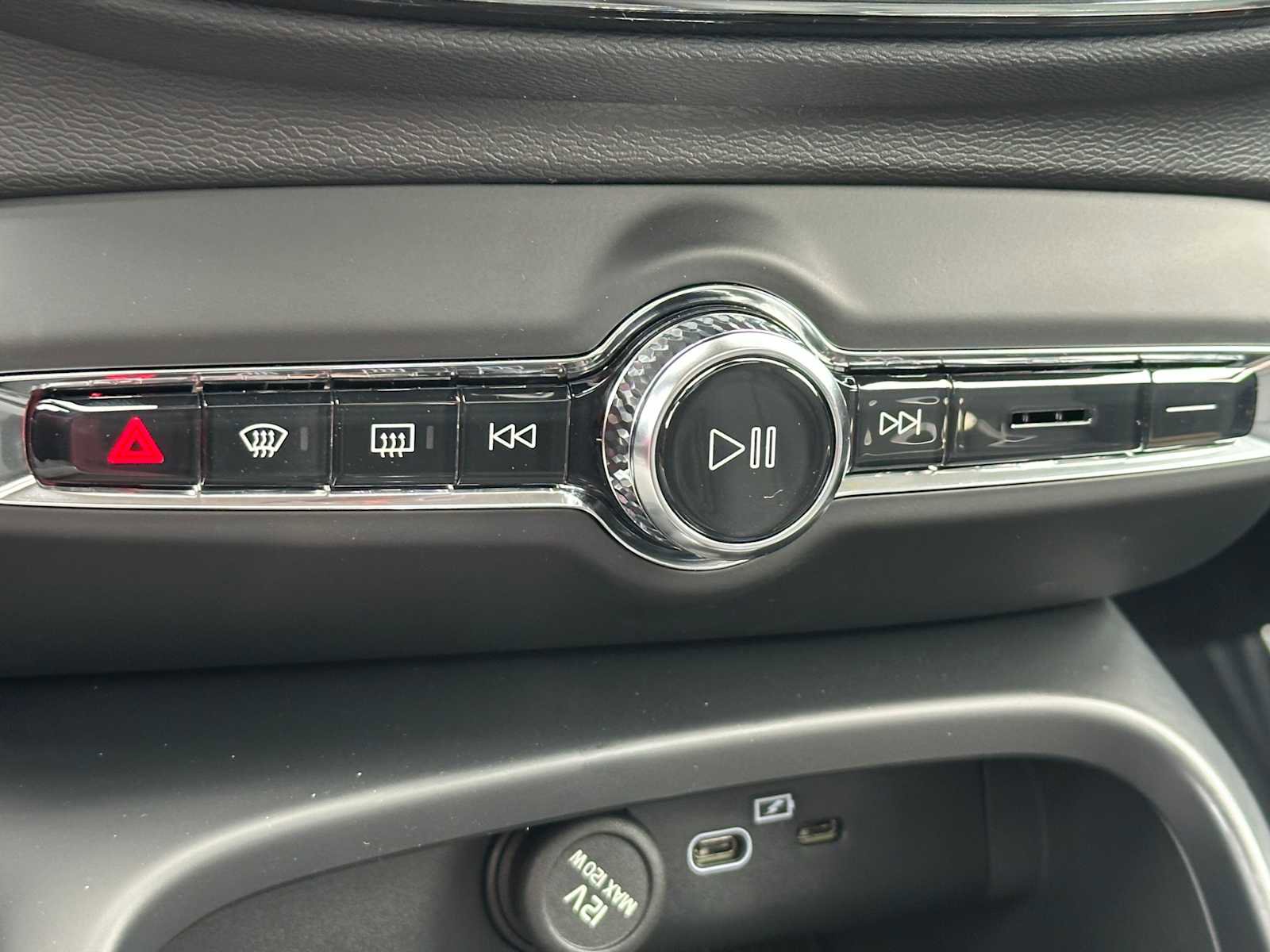 New 2026 Volvo XC40 B5 Plus w/ Climate Package image 30