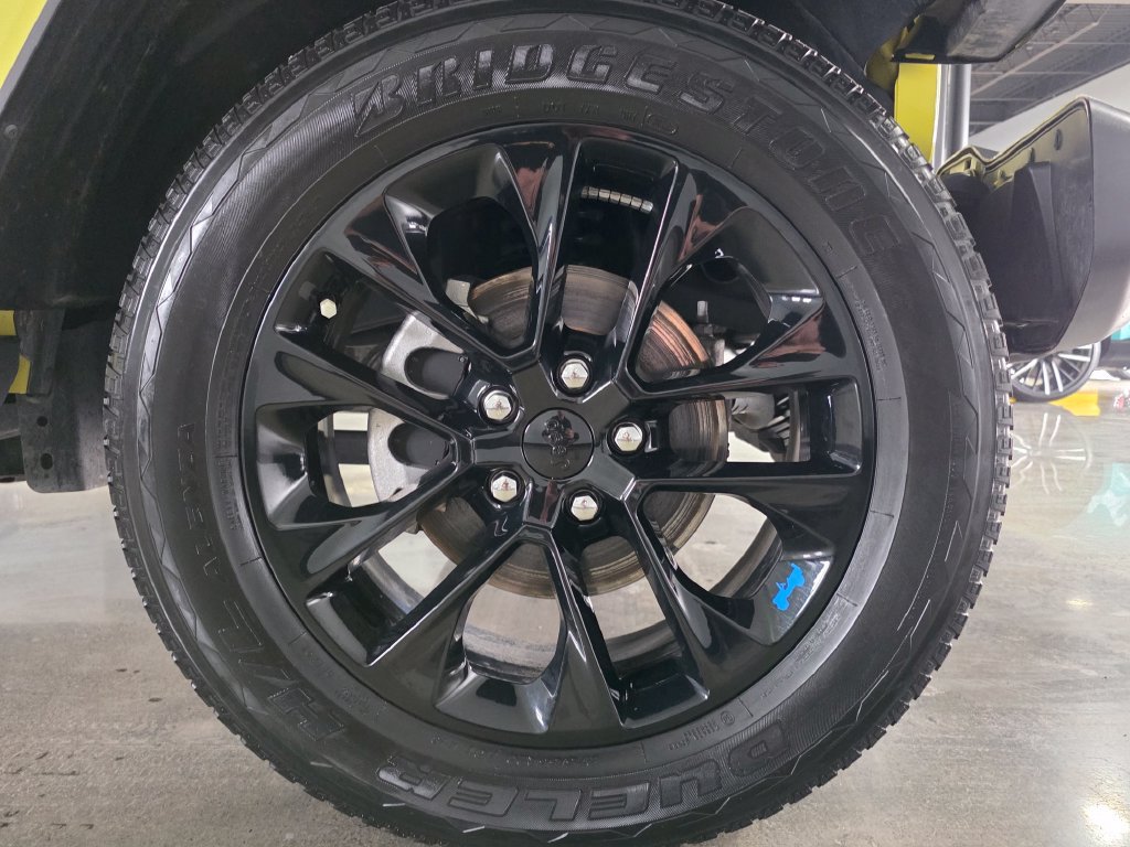 Used 2023 Jeep Wrangler Unlimited Sahara AWD/4WD image 26