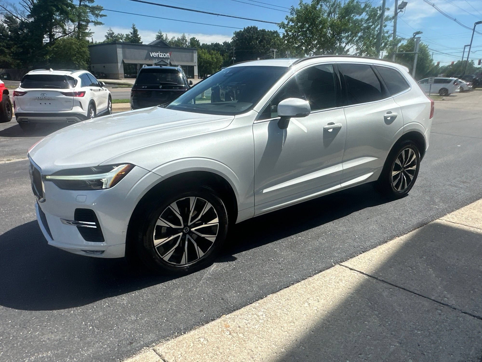 Used 2023 Volvo XC60 B5 Core w/ Climate Package AWD/4WD image 5