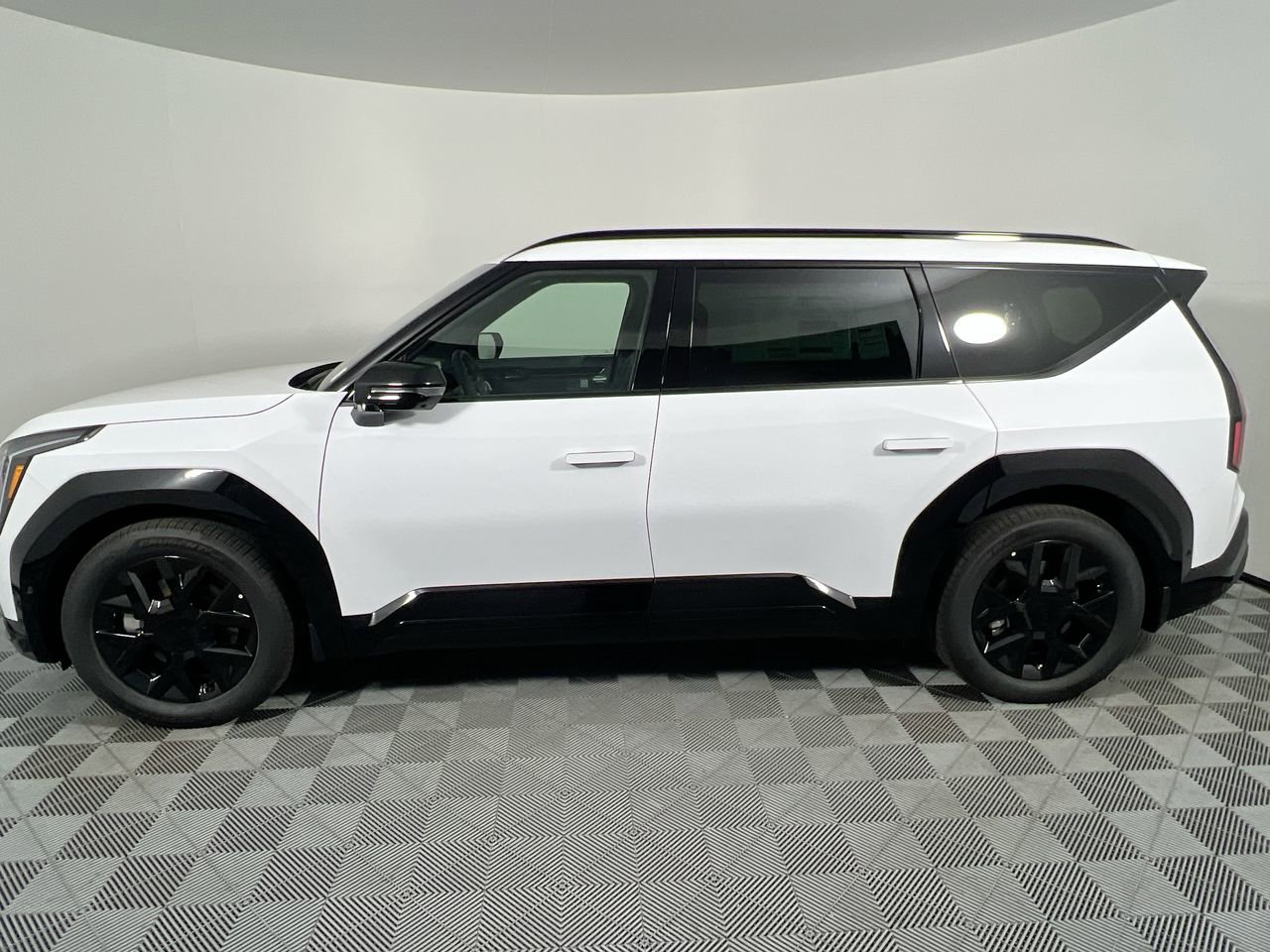 New 2026 Kia EV9 Land w/ Nightfall Edition Package image 6