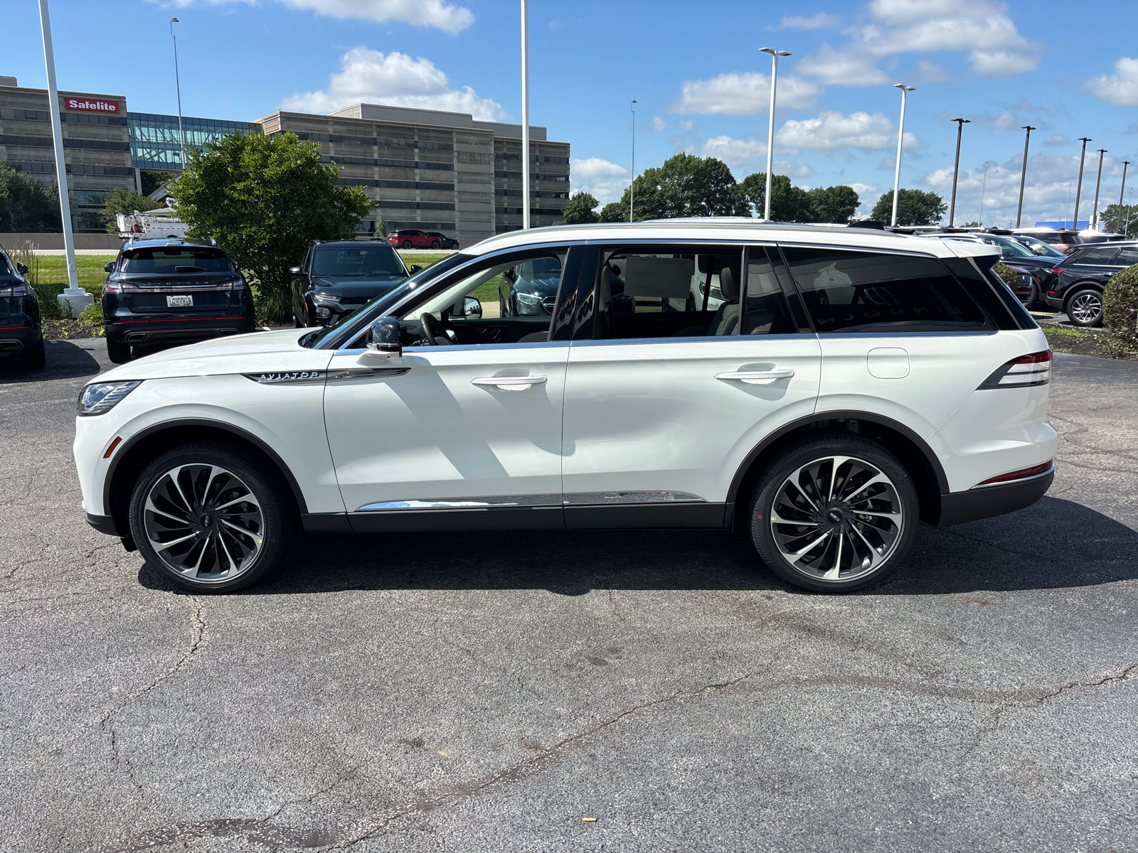 New 2026 Lincoln Aviator Reserve AWD/4WD image 4