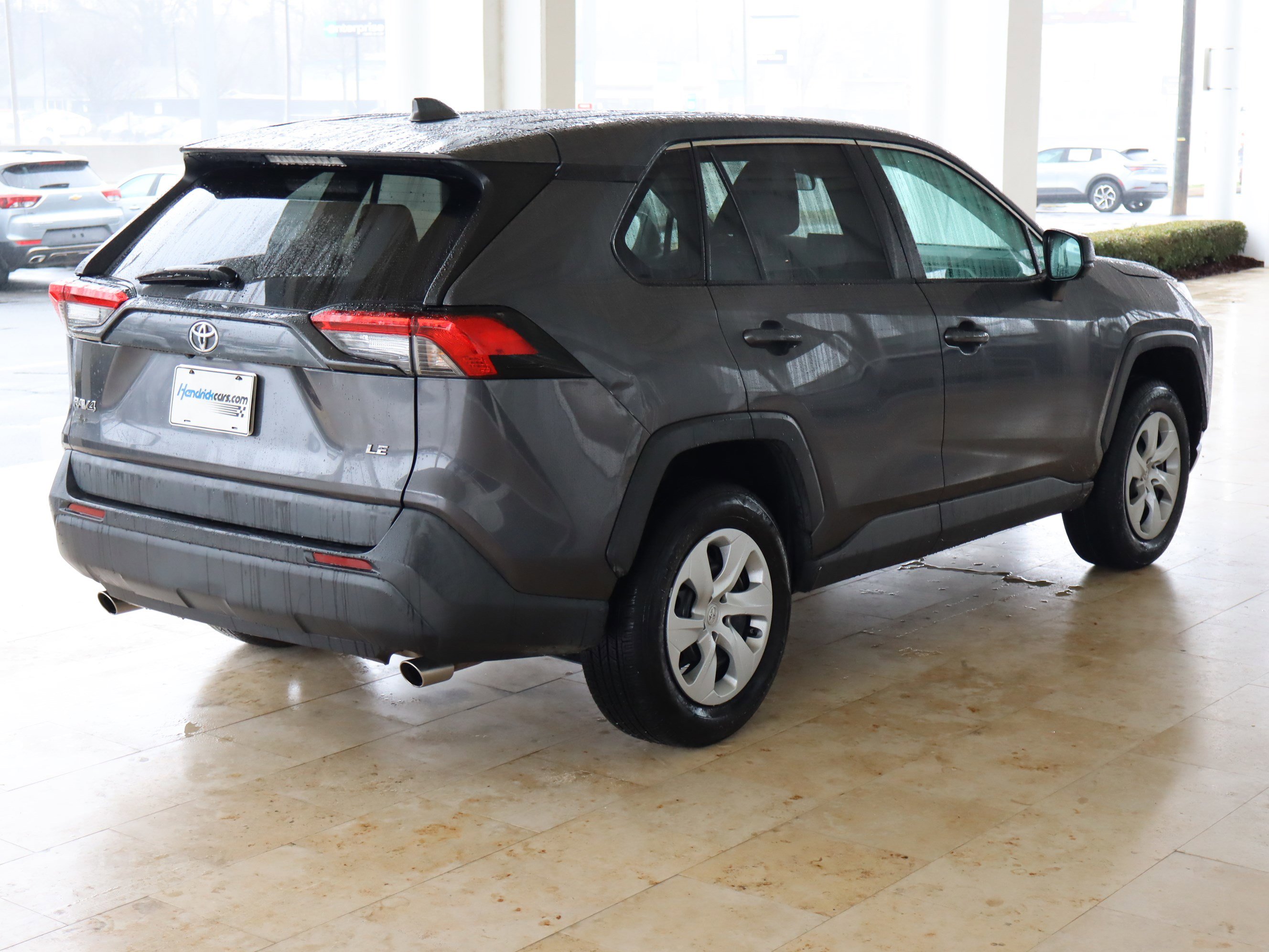 Used 2022 Toyota RAV4 LE image 10