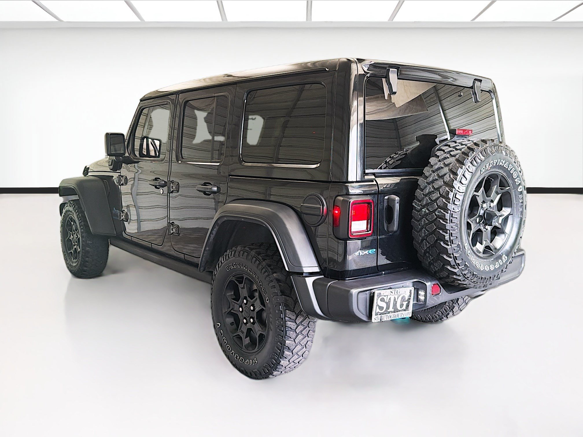 Used 2023 Jeep Wrangler Unlimited w/ Sun & Screen Package AWD/4WD image 6