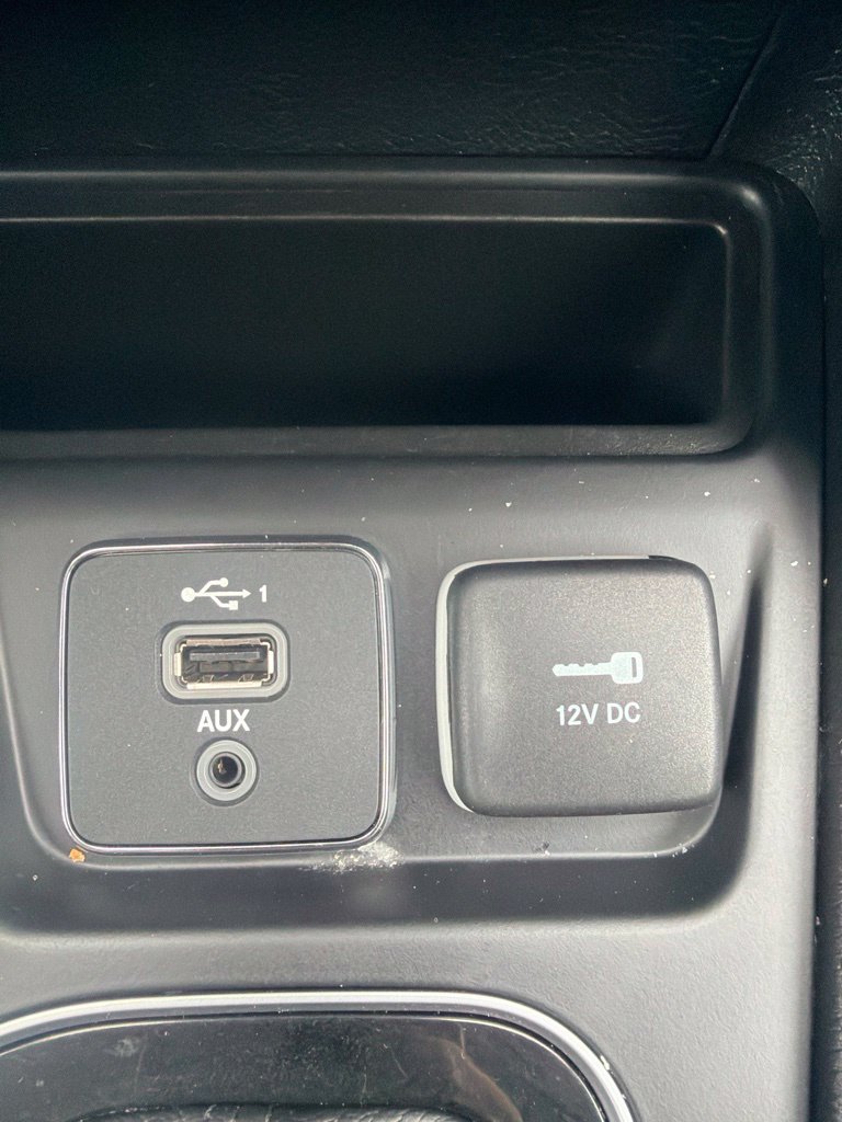 Used 2022 Jeep Cherokee Limited AWD/4WD image 7