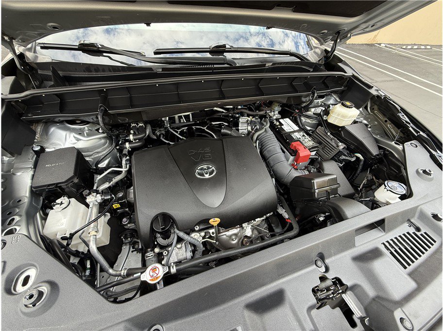 Used 2022 Toyota Highlander Platinum FWD image 32