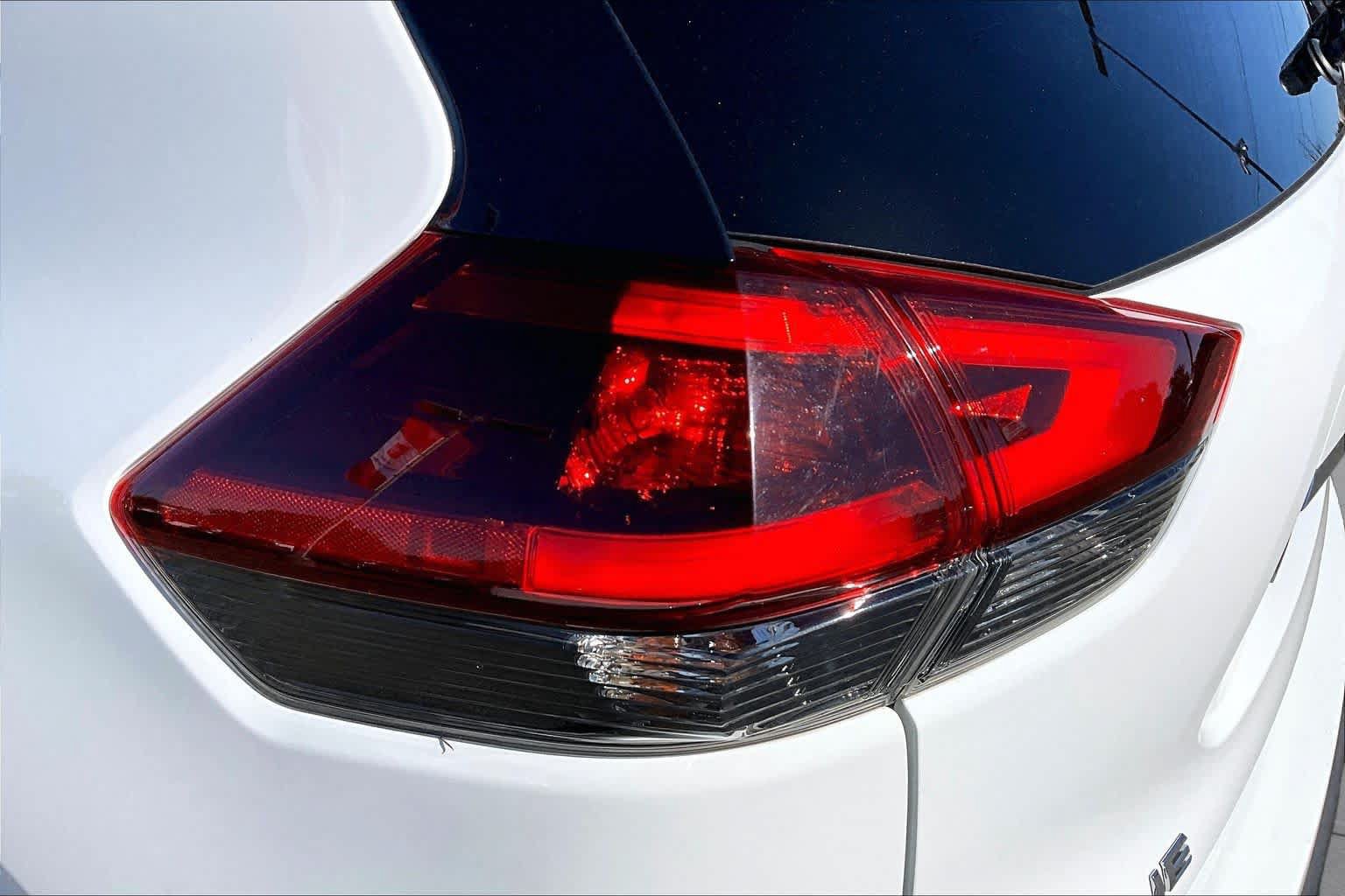 Used 2019 Nissan Rogue SV FWD image 28