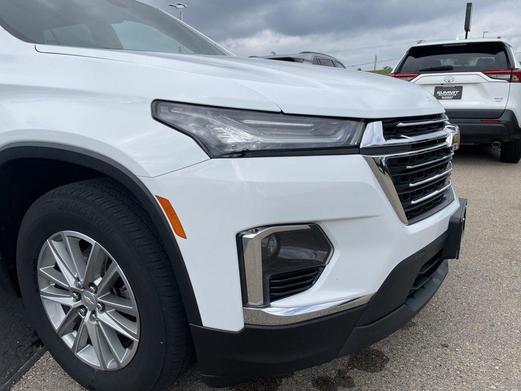 Used 2023 Chevrolet Traverse LT image 32