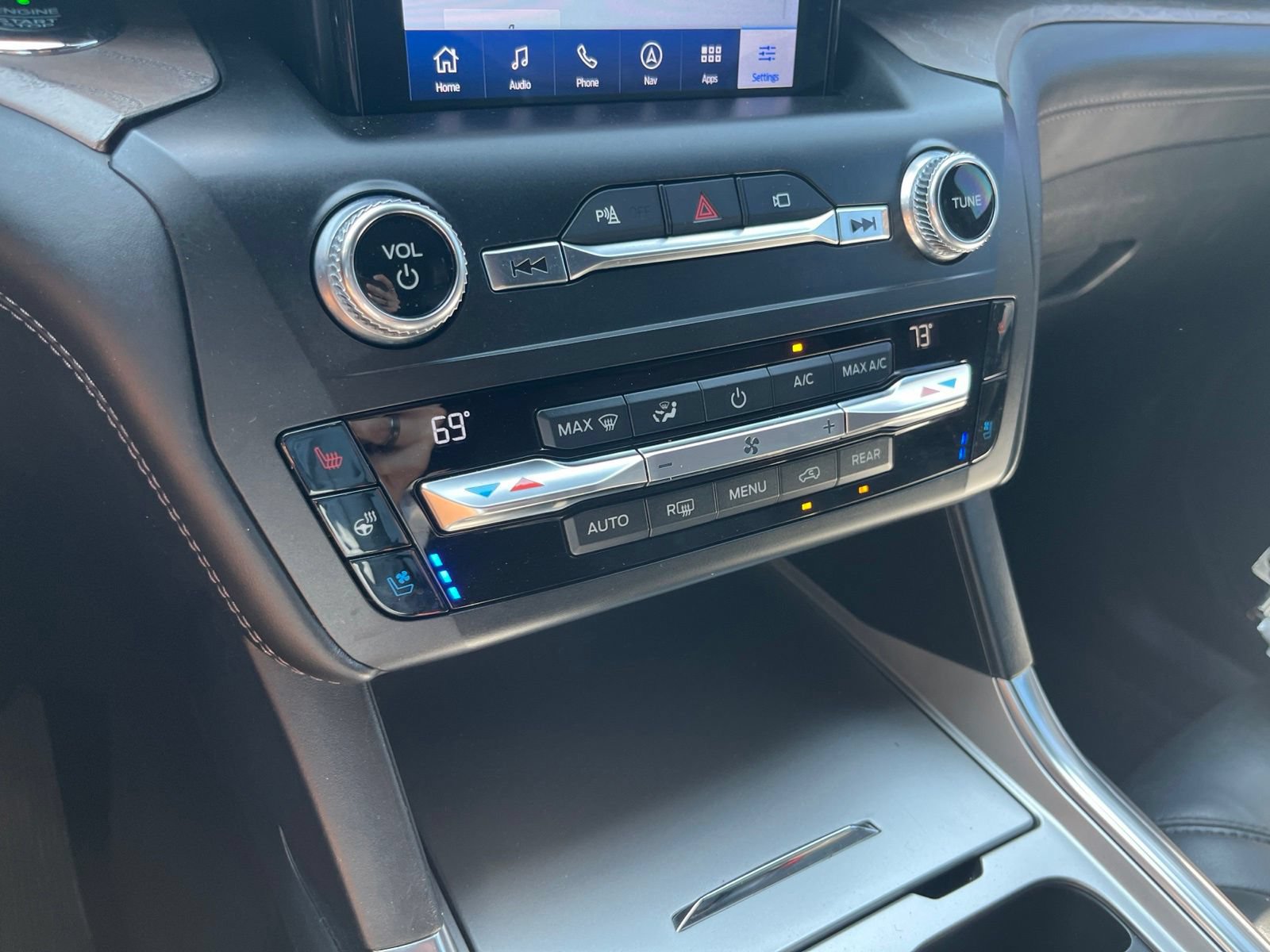 Used 2020 Ford Explorer Platinum w/ Premium Technology Package AWD/4WD image 26
