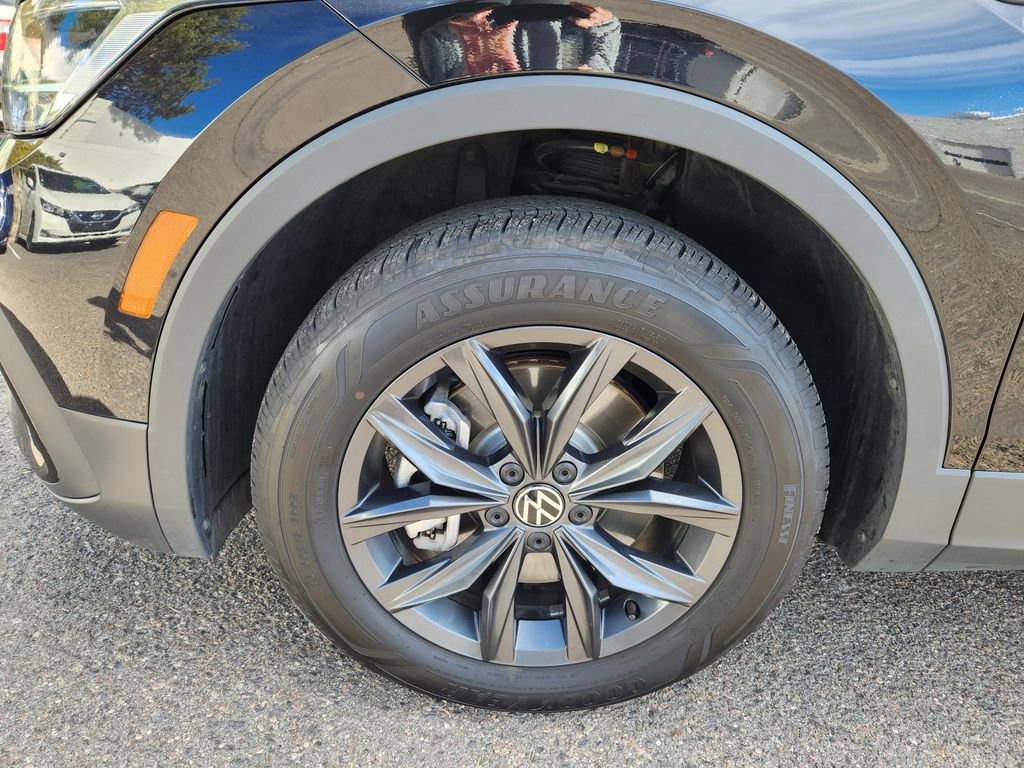 Certified 2024 Volkswagen Tiguan SE image 16