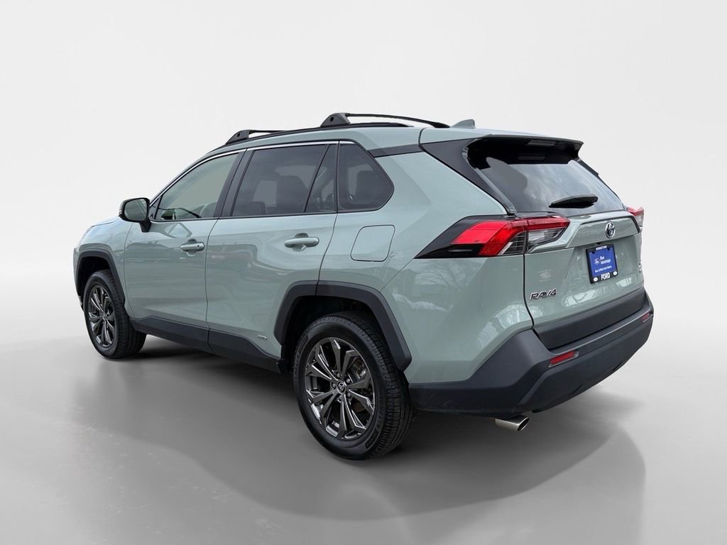 Used 2023 Toyota RAV4 XLE Premium image 4