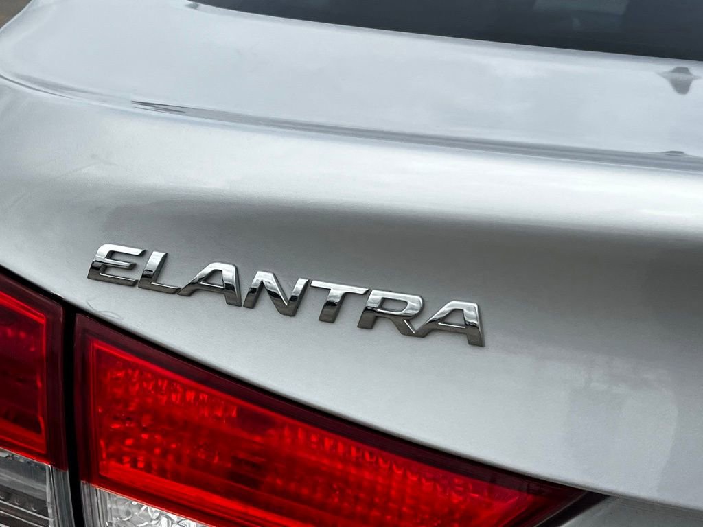 Used 2012 Hyundai Elantra Limited image 12