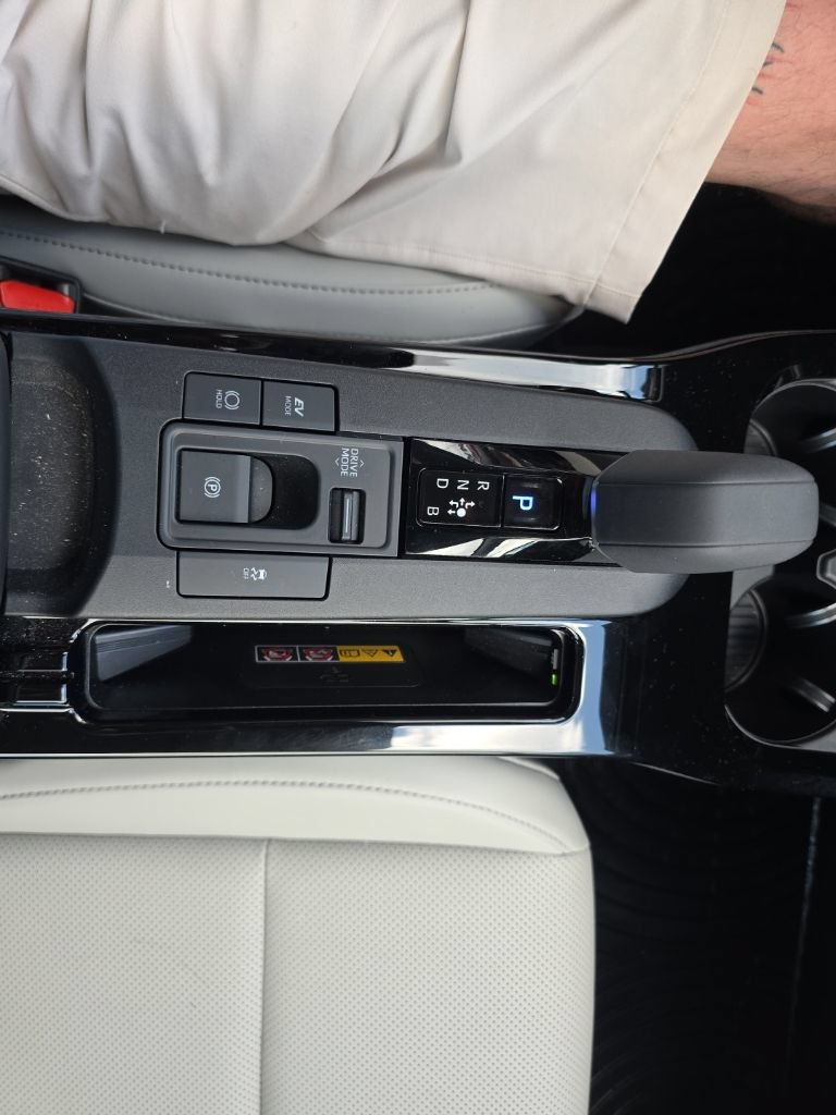 Used 2025 Toyota Prius XLE AWD/4WD image 26