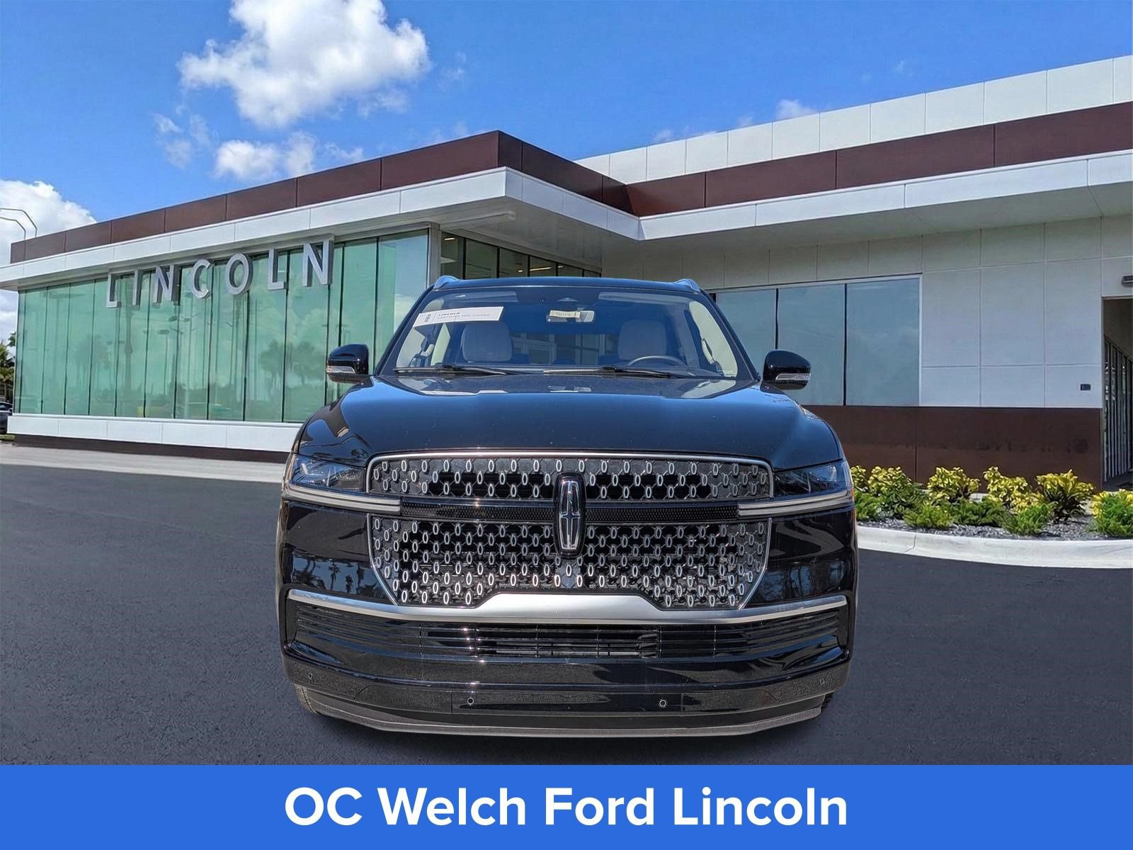 Certified 2025 Lincoln Navigator Reserve AWD/4WD image 10