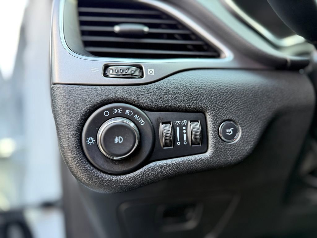 Used 2022 Jeep Cherokee Latitude Lux AWD/4WD image 22