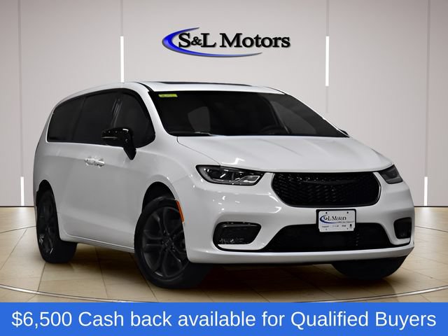 New 2026 Chrysler Pacifica Select