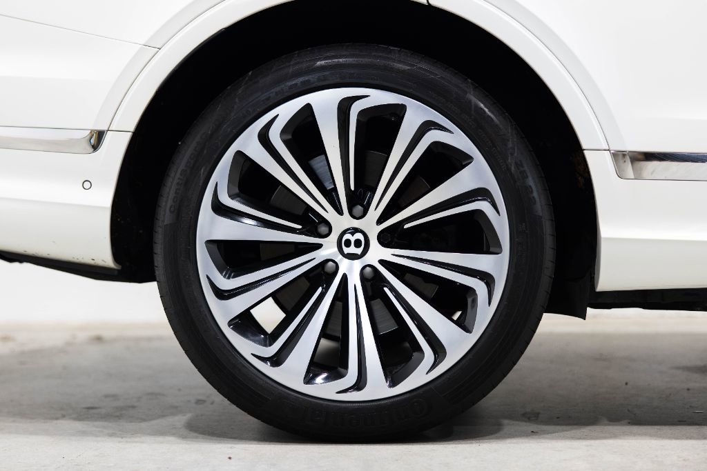 Used 2022 Bentley Bentayga image 37
