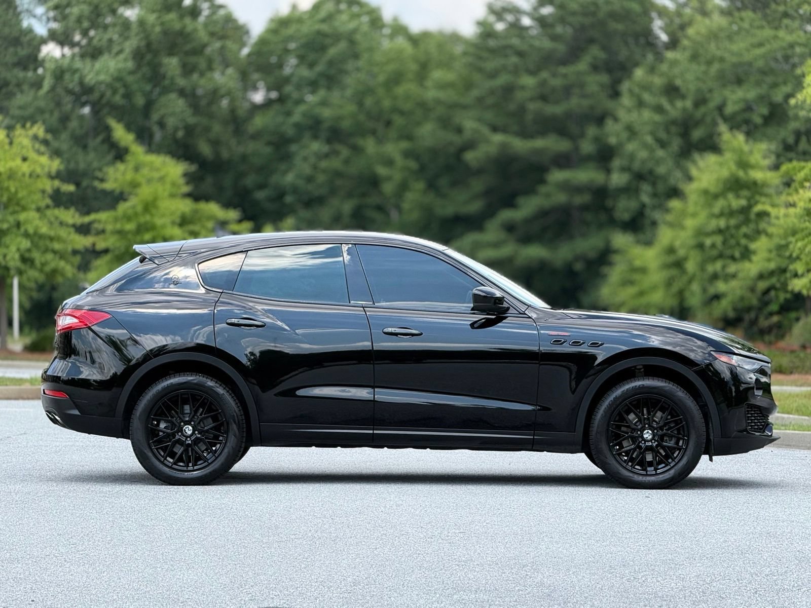 Used 2017 Maserati Levante AWD/4WD image 12