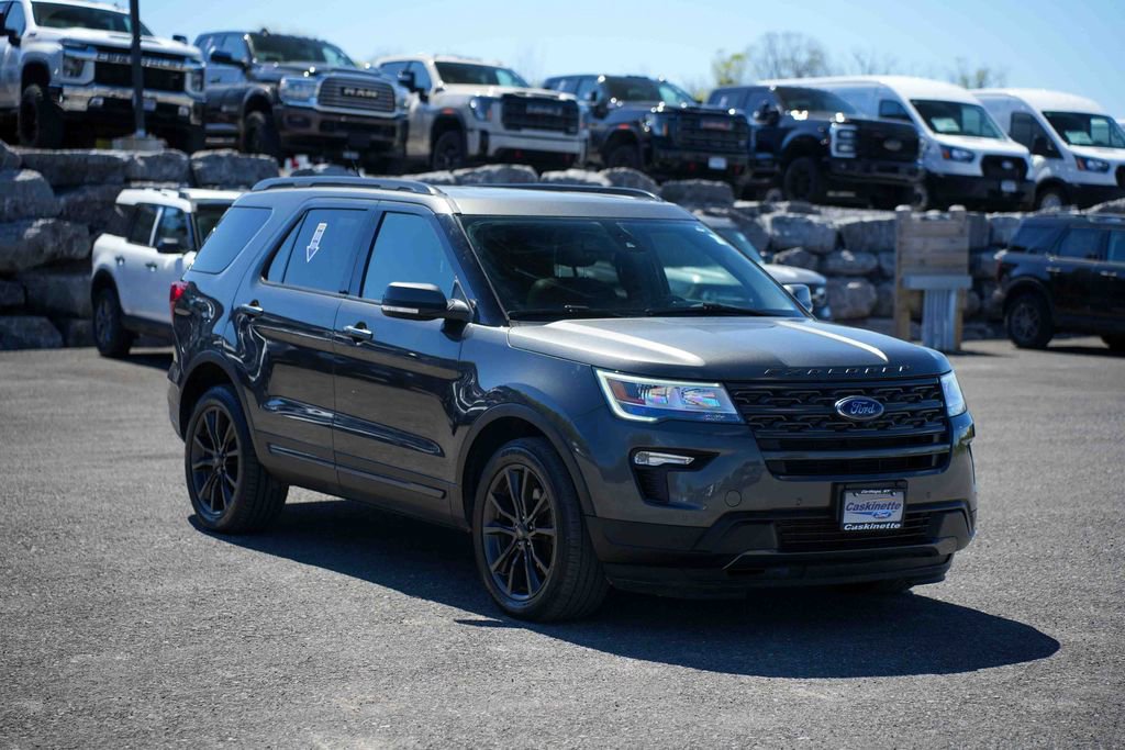Used 2018 Ford Explorer XLT w/ Equipment Group 202A AWD/4WD image 3