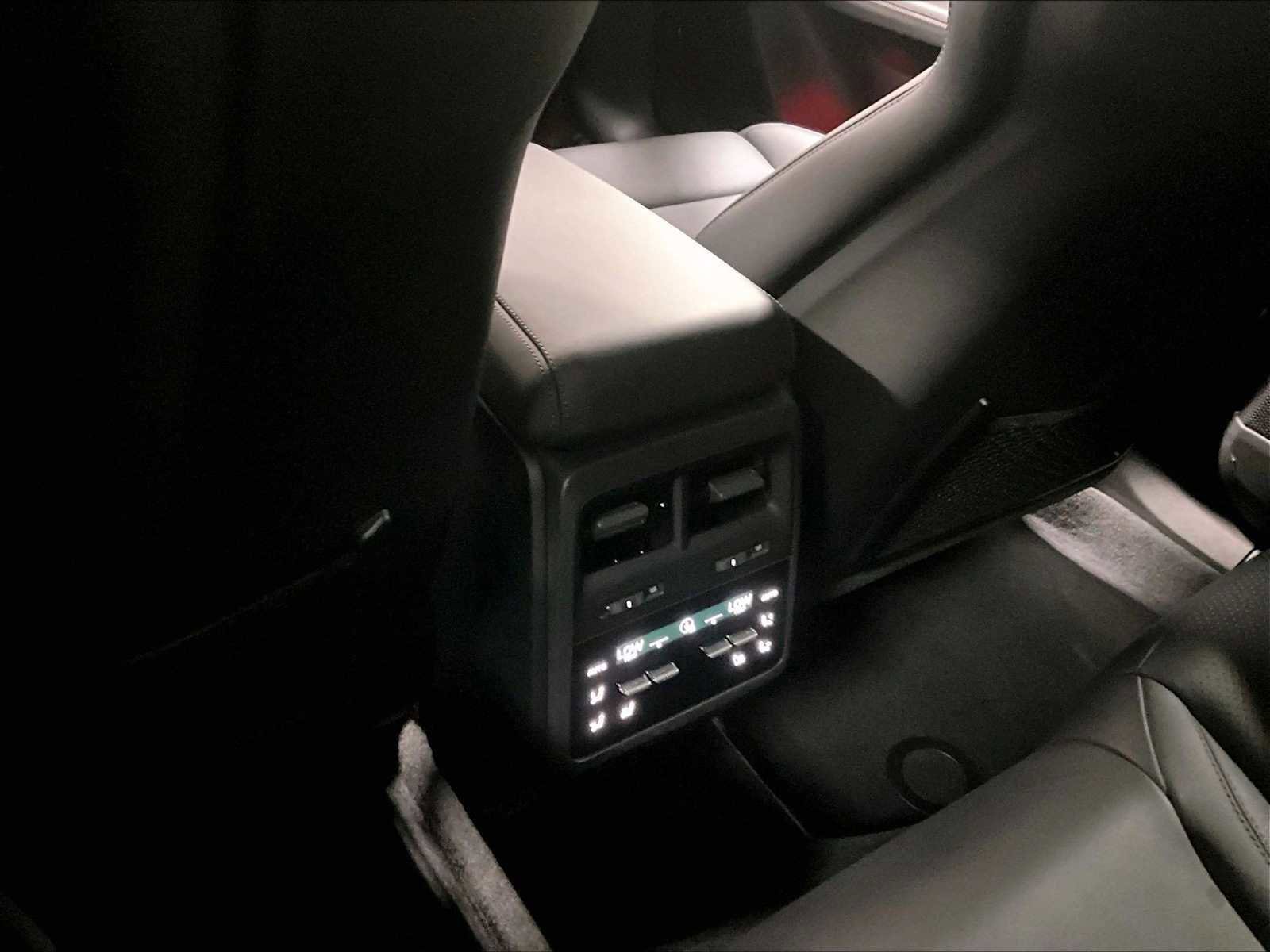 Used 2025 Porsche Macan 4 Electric image 26