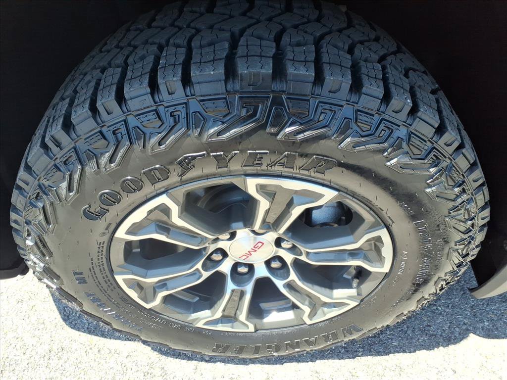 Used 2025 GMC Sierra 1500 SLT AWD/4WD image 10