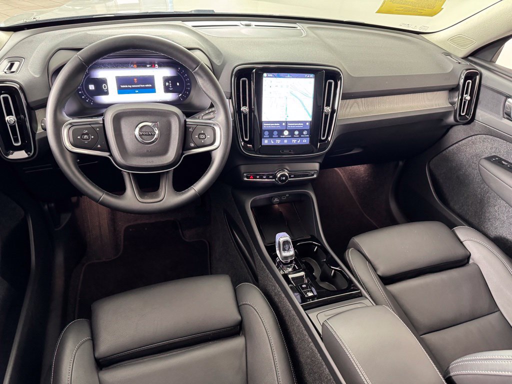 Certified 2025 Volvo XC40 B5 Plus AWD/4WD image 15