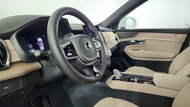 Used 2026 Volvo XC90 B6 Plus w/ Protection Package Premier AWD/4WD image 12