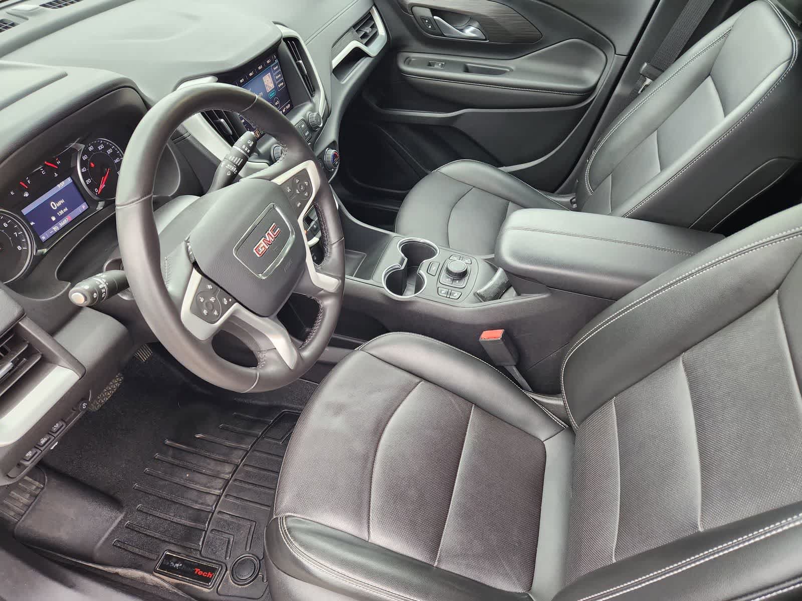 Used 2022 GMC Terrain SLT w/ Tech Package FWD image 2