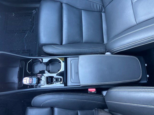 Certified 2026 Volvo XC40 B5 Plus AWD/4WD image 28