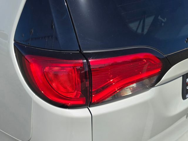 Used 2020 Chrysler Pacifica Touring-L FWD image 31