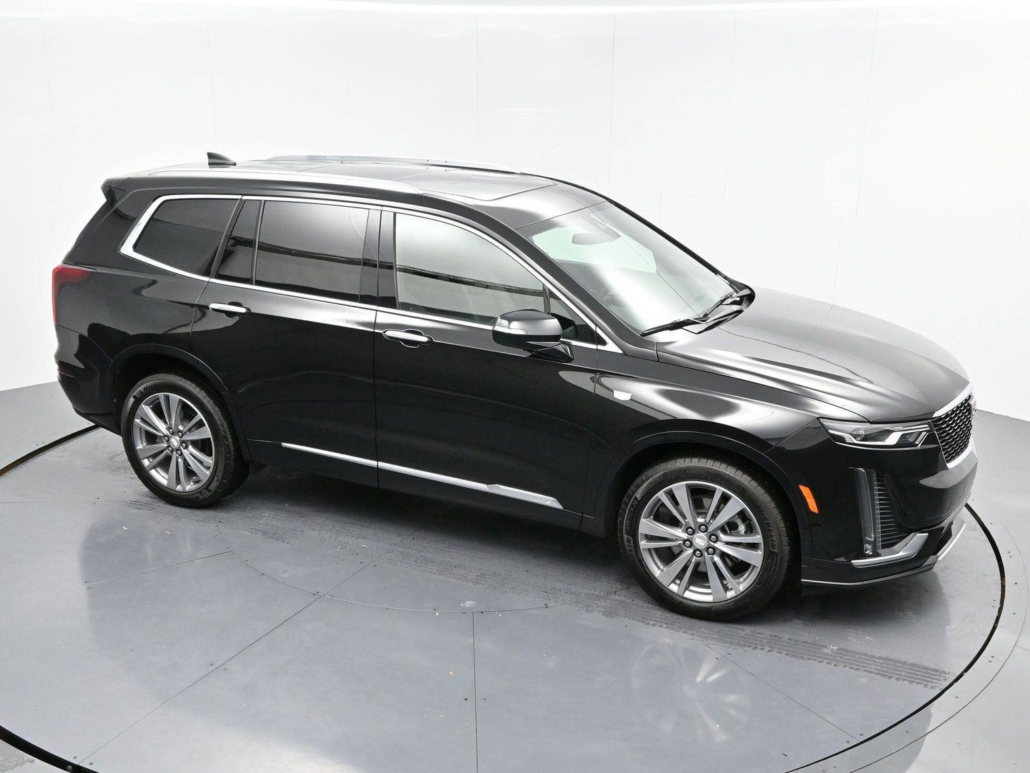 Certified 2025 Cadillac XT6 Premium Luxury image 36