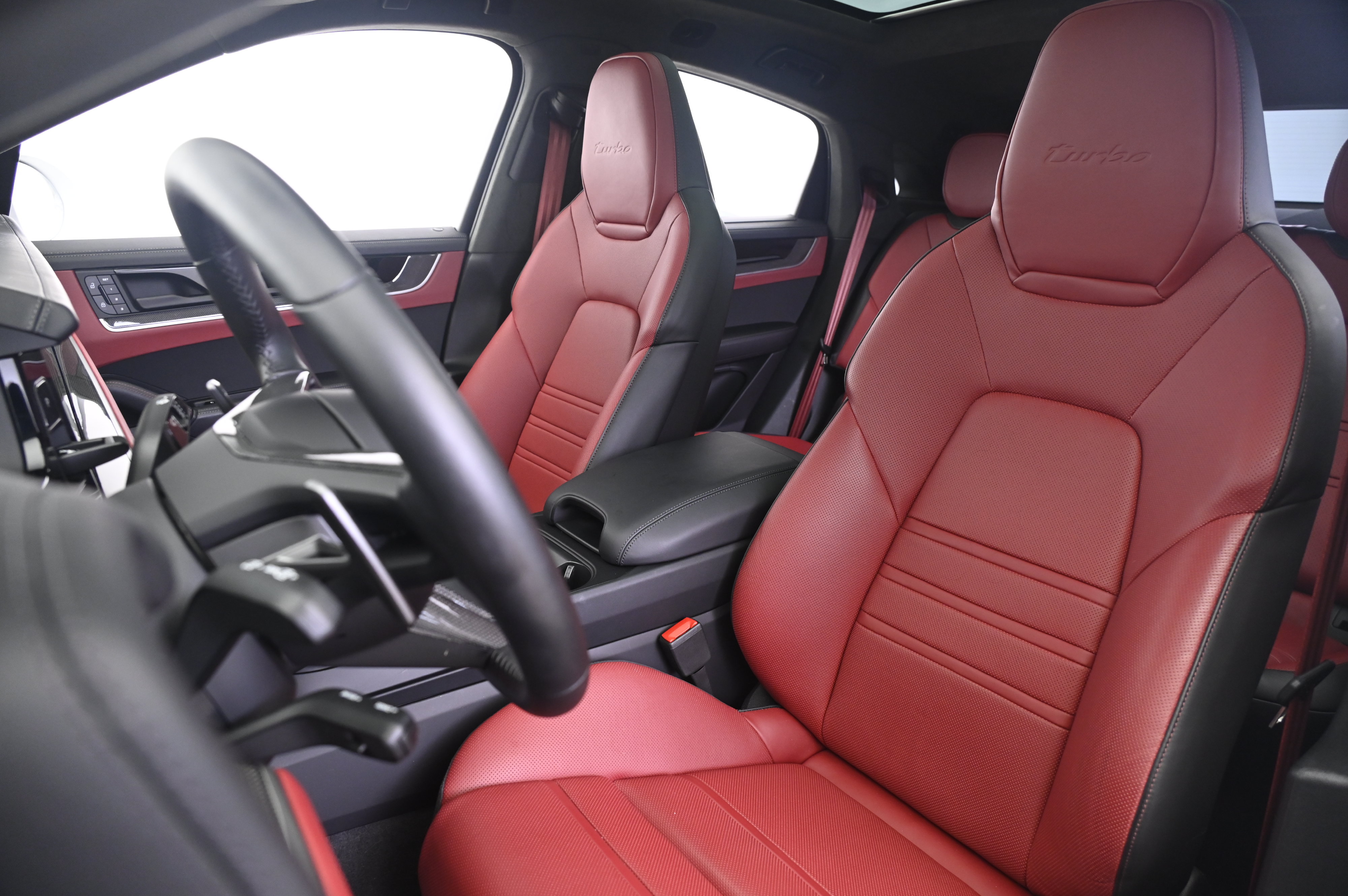 Certified 2026 Porsche Cayenne Turbo AWD/4WD image 5