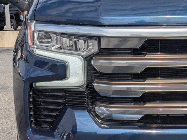 Used 2022 Chevrolet Silverado 1500 High Country w/ Technology Package image 10