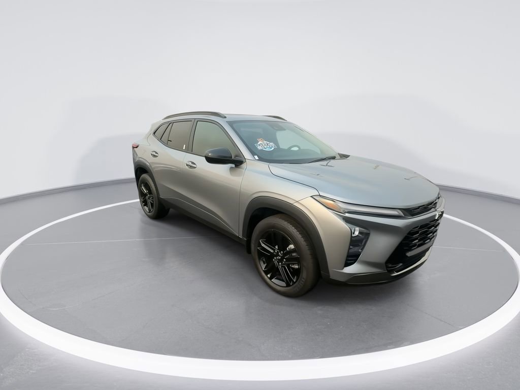 Used 2024 Chevrolet Trax ACTIV w/ Sunroof Package image 2